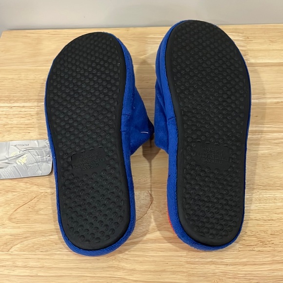 NHL | Montreal Canadiens Slippers - Picture 3 of 3